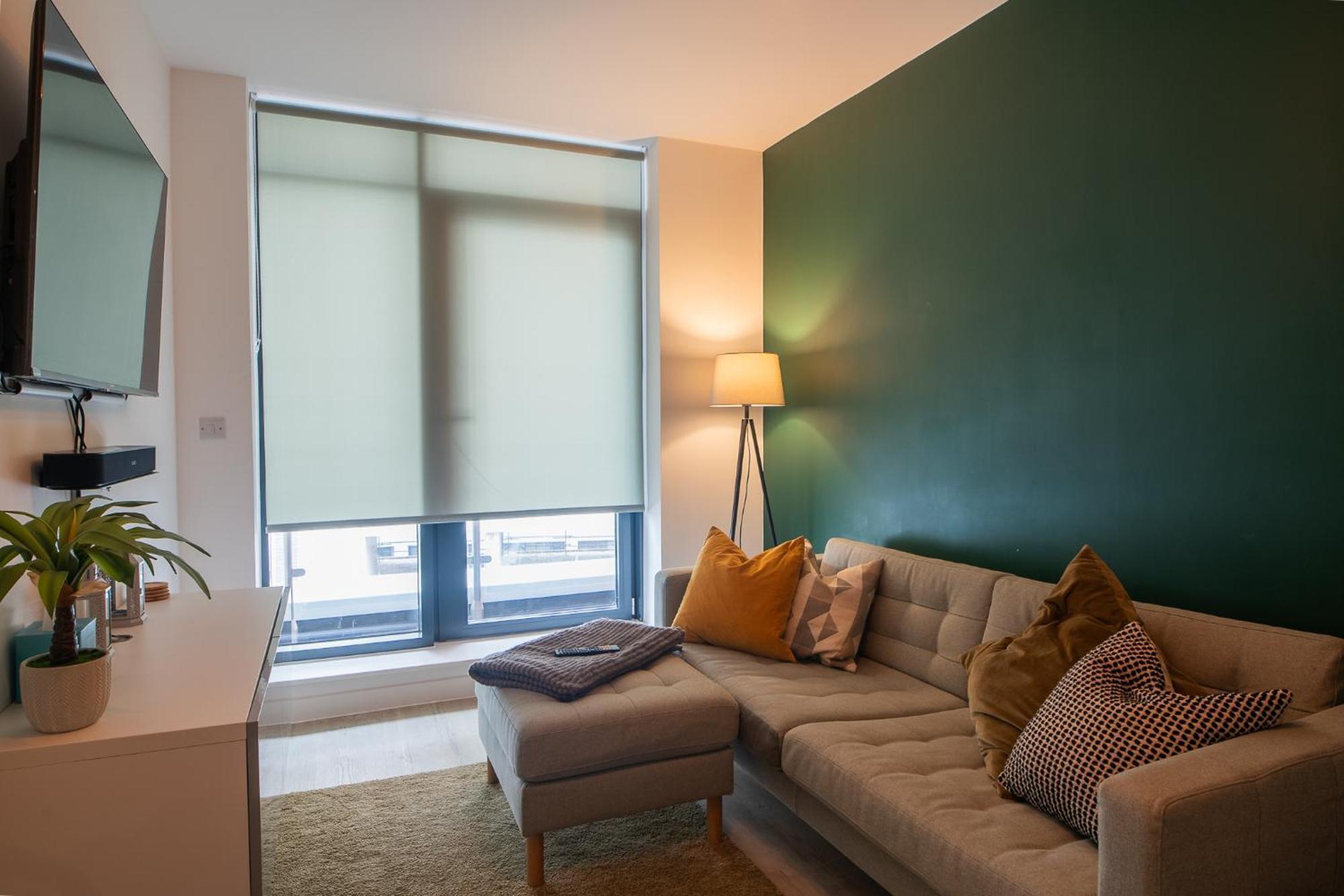 Modern And Spacious Apartment In Salford Quays Manchester Exterior foto